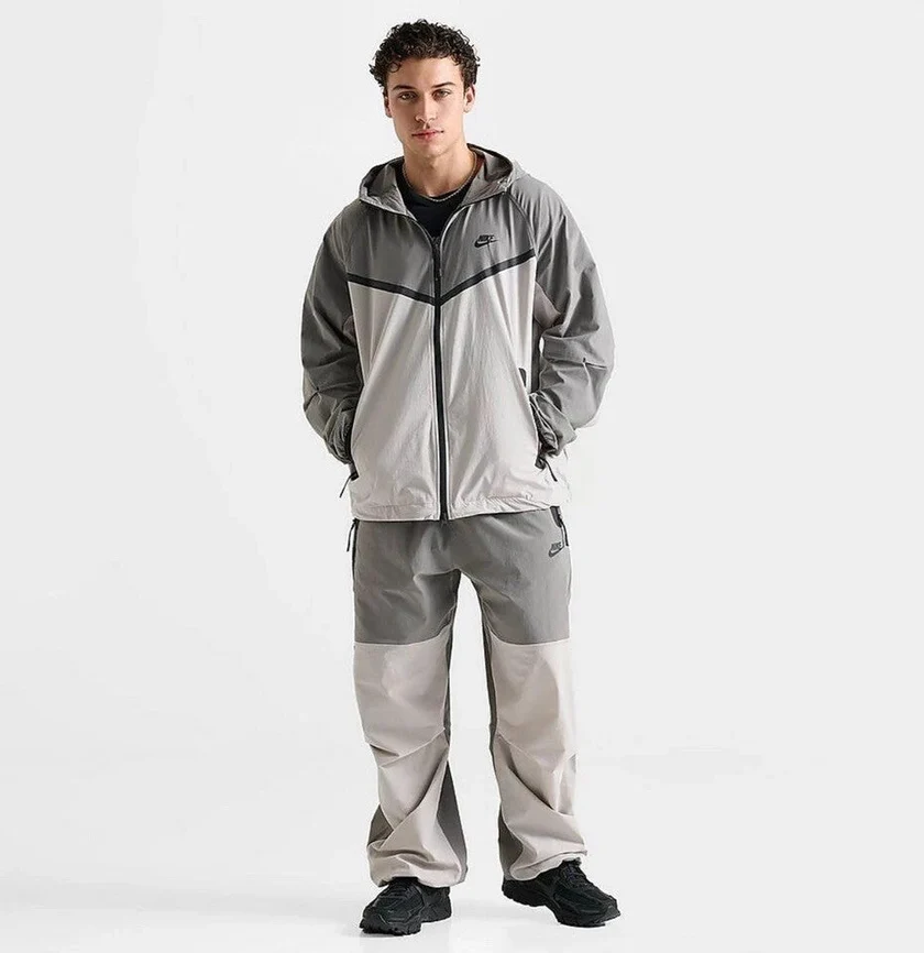 0F861CAD-9569-42F9-9347-DB246815B92E HM7151-014 TUTA TECH NIKE - immagine 1