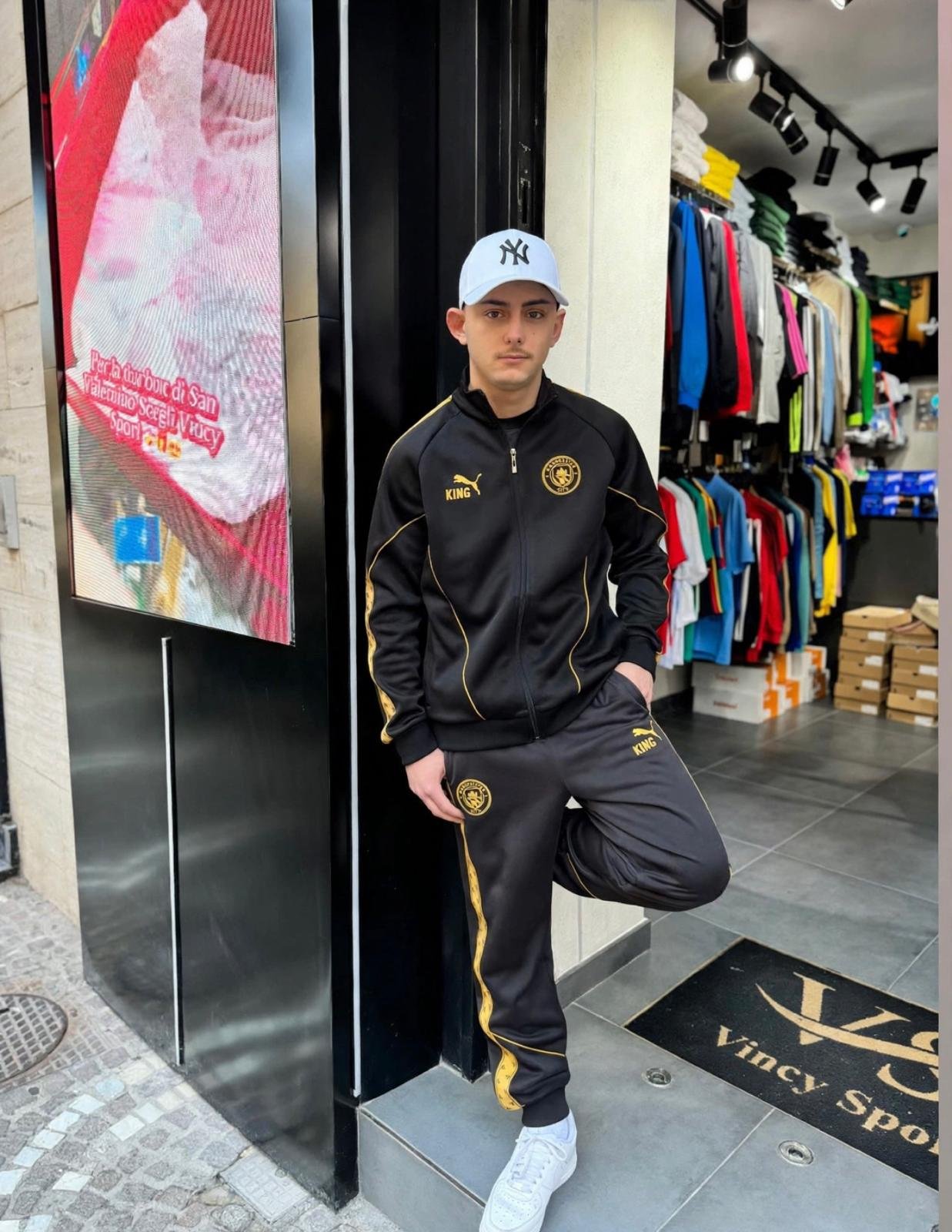 WhatsApp Image 2026-10-19 at 11.46.27 786296-32 MANCHESTER CITY FC KING - immagine 1